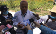 “小野长大啦！韩寒晒女儿近照调皮可爱”