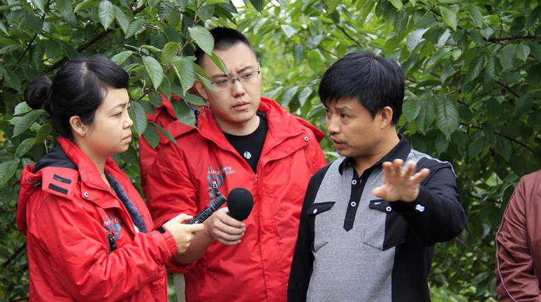 “从小踢足球会变成O型腿吗？踢球对孩子有什么利益？”